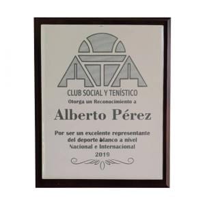 placa de reconocimiento en madera con espejo grabado laser