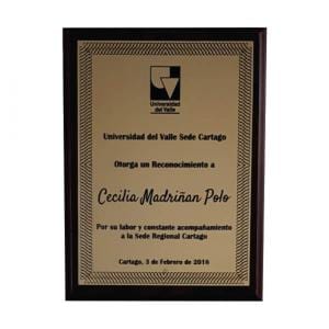 placa de reconocimiento en madera con flexibrass laserable color dorado