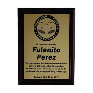 placa conmemorativa en madera con bronce laserable